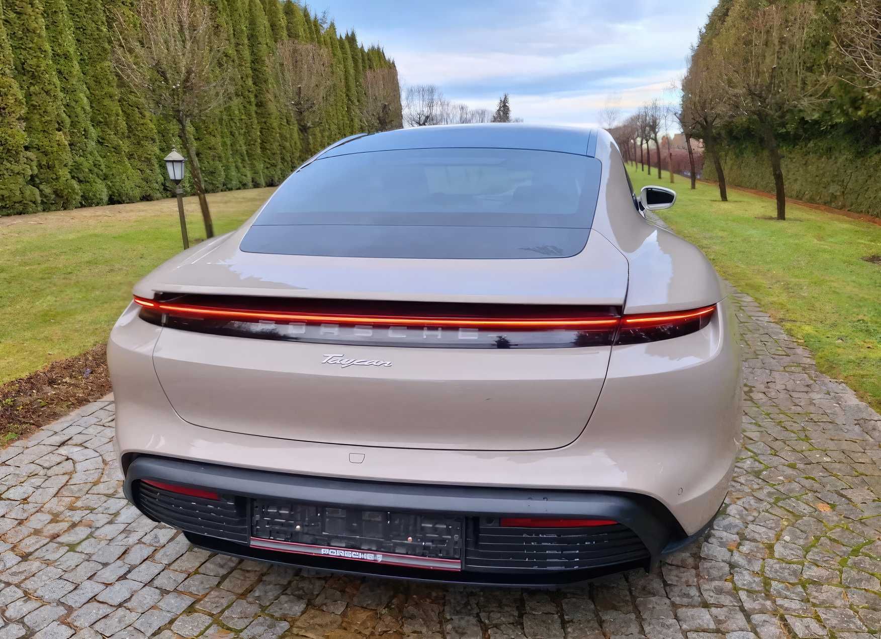 Porsche Taycan 2021