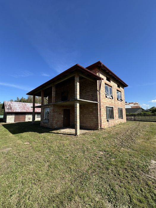 Dom z działką 8ar z budynkiem gospodarczym, z wszystkimi mediami