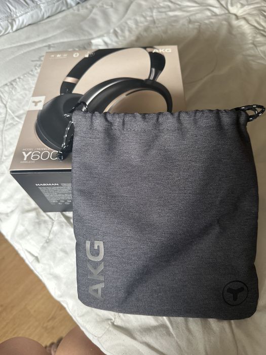 Słuchawki nauszne AKG Y600 NC beżowe - mało używane