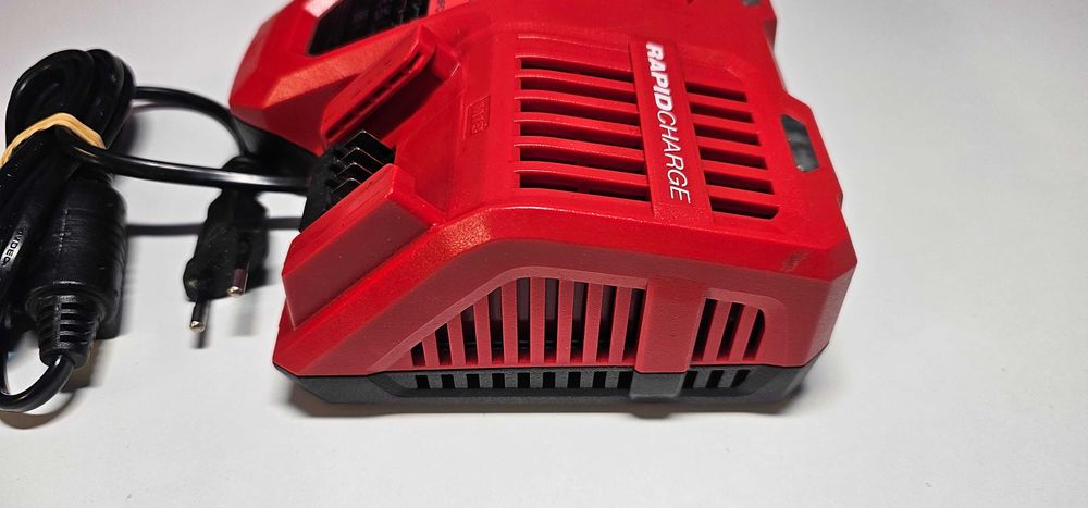 Ladowarka Milwaukee M12-18FC z filtrem