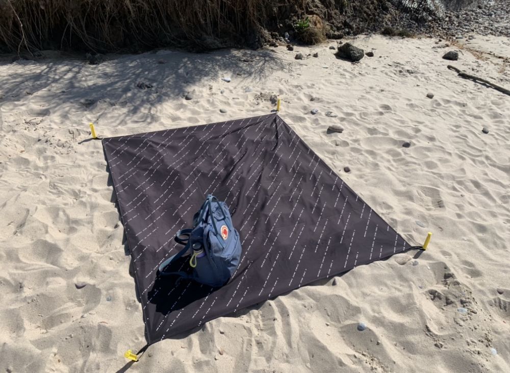 Koc plażowy mata plażowa biwakowa ze śledziami