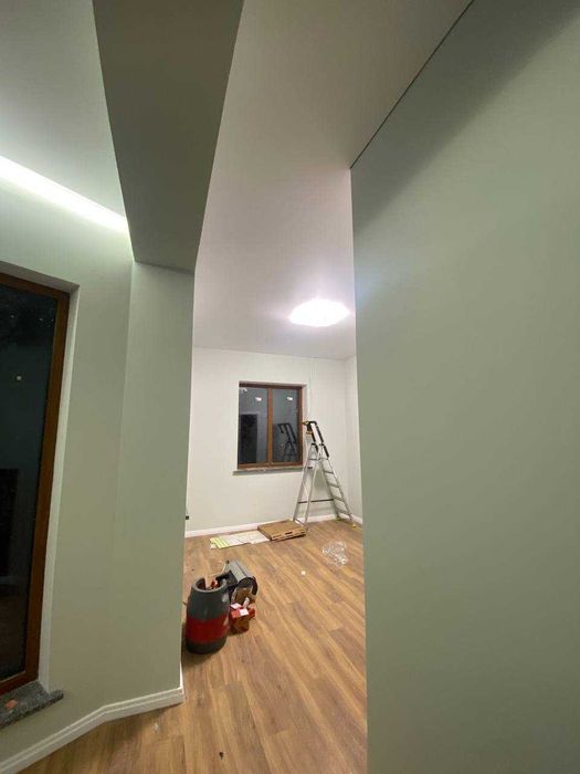 Натяжні стелі монтаж