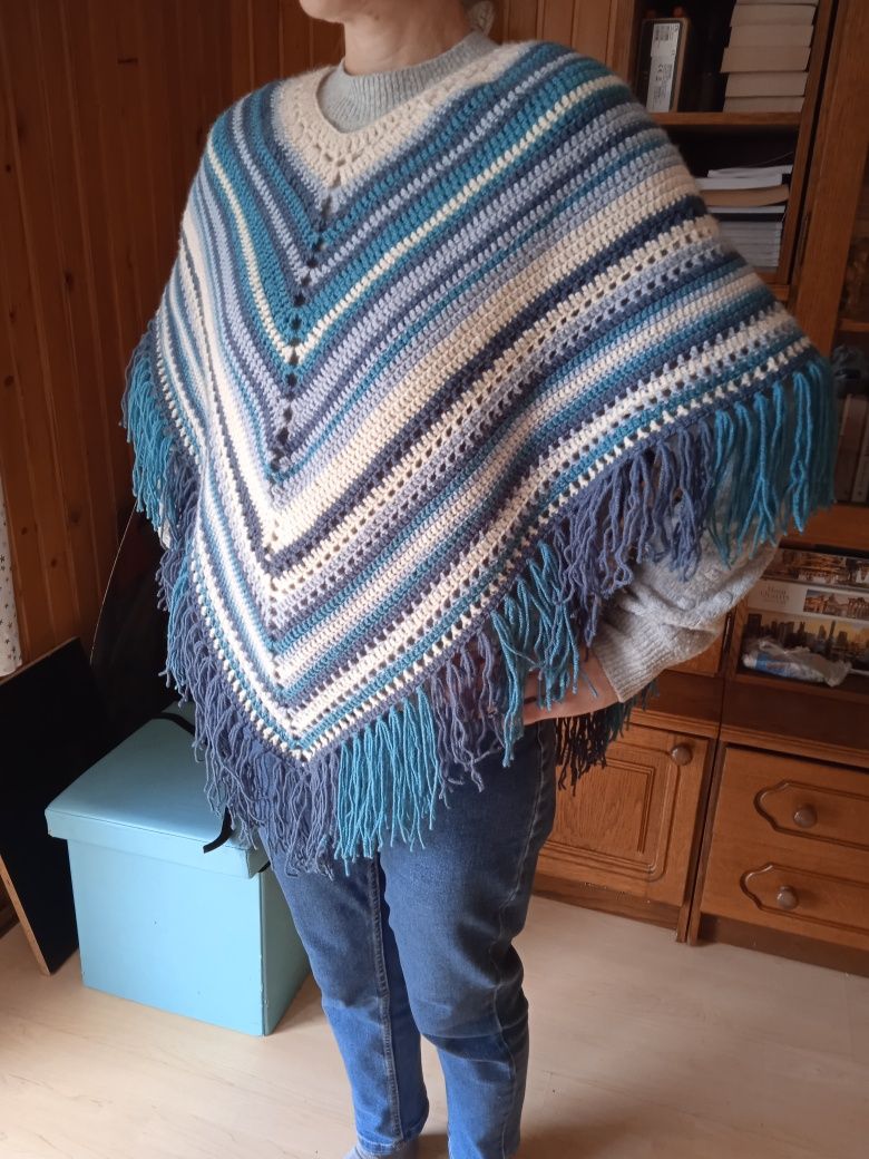 Narzutka, poncho na szydełku. Rękodzieło