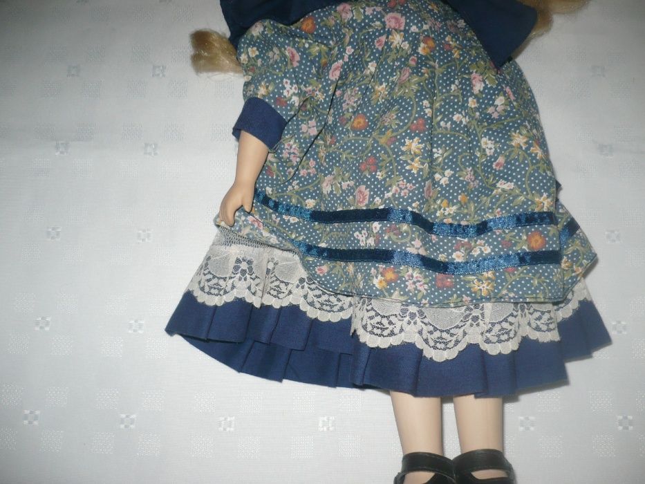 Lalka porcelanowa, kolekcjonerska, sygnowana, 42cm