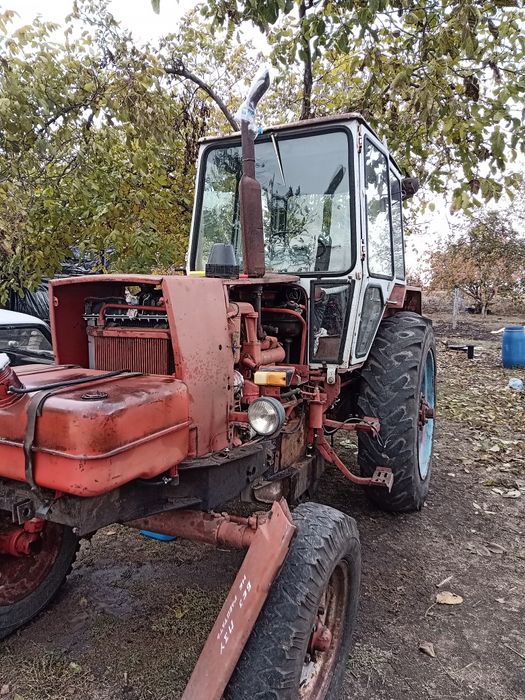 Трактор ЮМЗ-6 в робочому стані