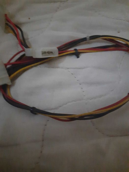 Переходник питания  MOLEX - MOLEX  (один папа - три мамы)