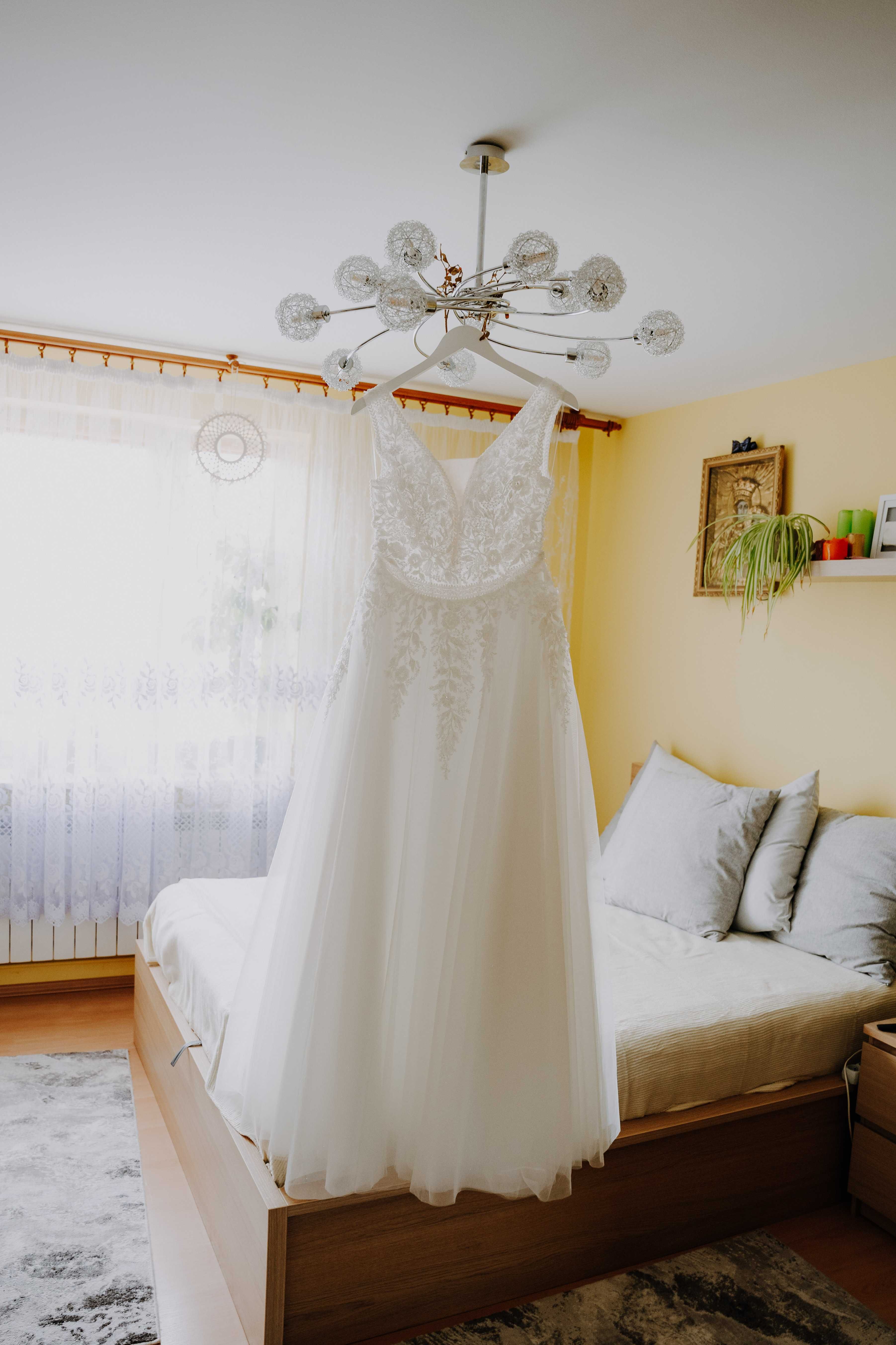 Suknia ślubna A rozm 40 koronkowa z tiulem, 176 cm wzrost + 5cm obcas