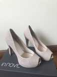 Sapato alto bege e dourado in.nove