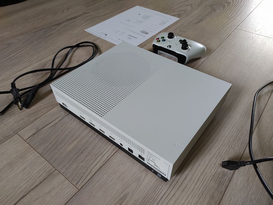 Xbox One S 1TB z napędem JAK NOWY 4K Komplet Gry Fortnite PES 2025
