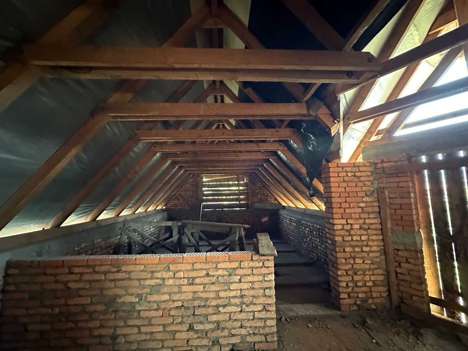 Продається двоповерховий будинок в Вишково