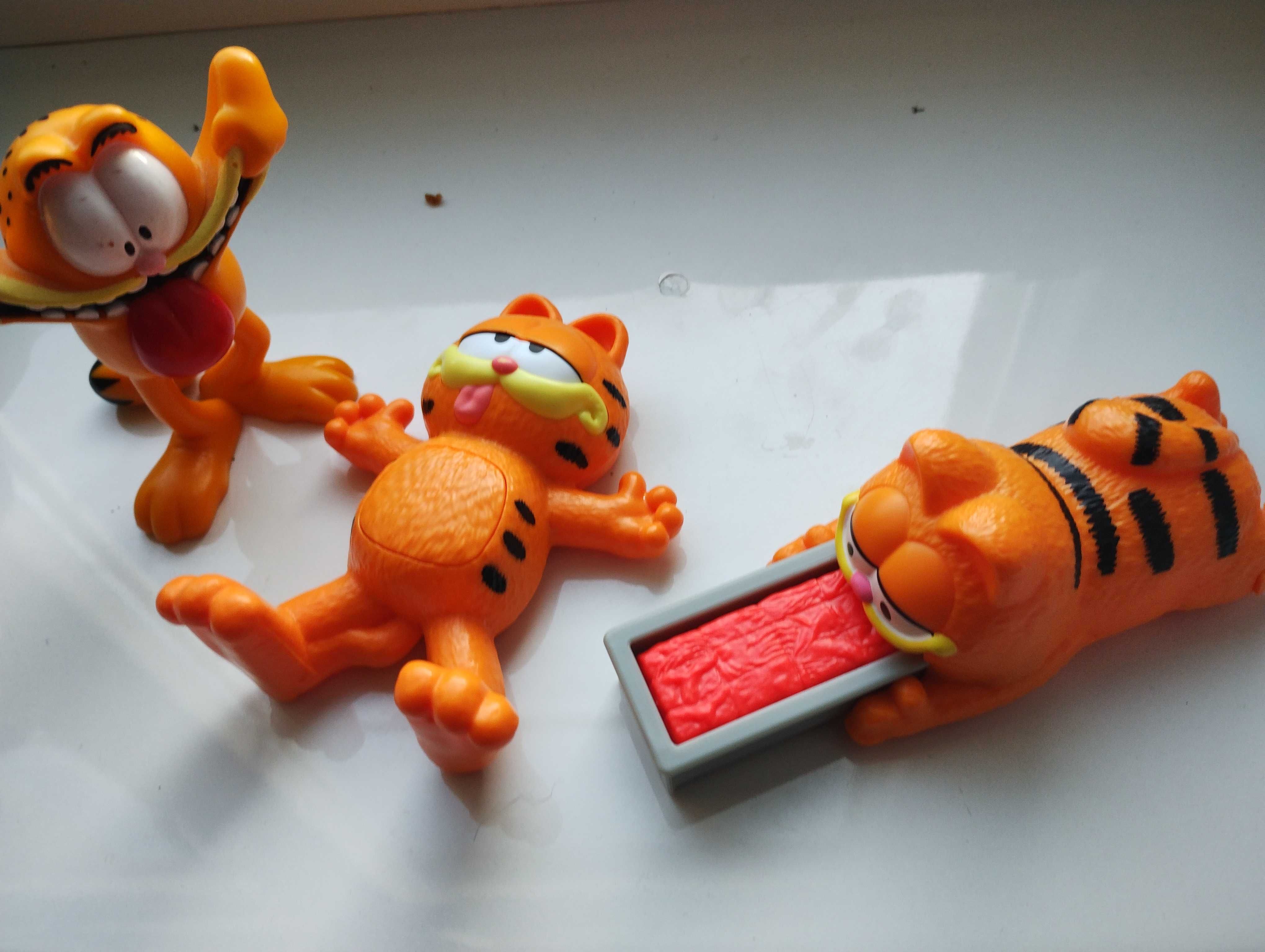 3x Kolekcjonerska figurka kot Garfield PAWS.
Wysokość -9 cm.