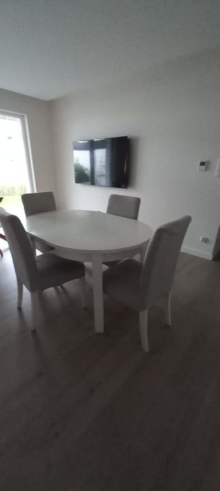 Stół rozkładany biały z krzesłami