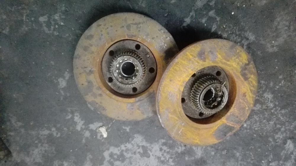 Tarcze tył +piasty Audi A 3 1,8