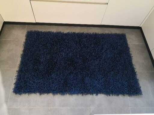 Carpete retangular azul com 90x120cm