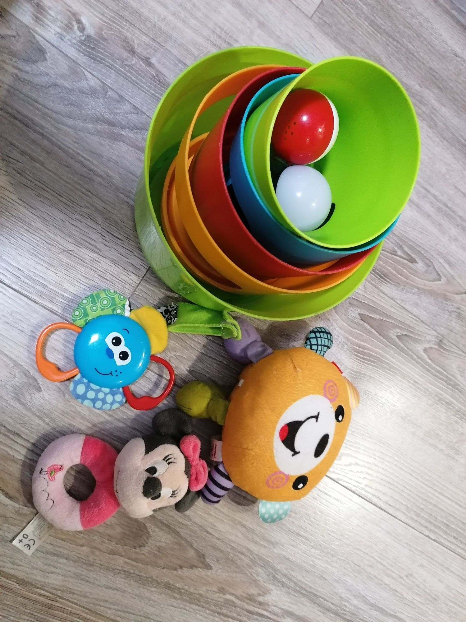 Zestaw zabawek wieża zjeżdżalnia kulek misiek Fisher Price