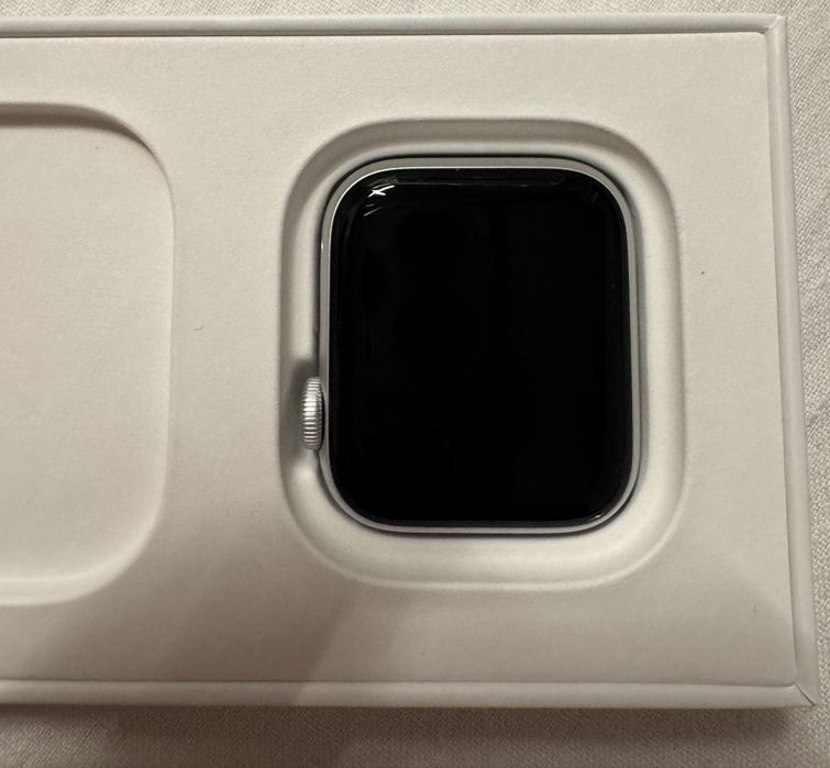 Apple Watch SE (2gen) 40mm Silver Aluminium - GPS