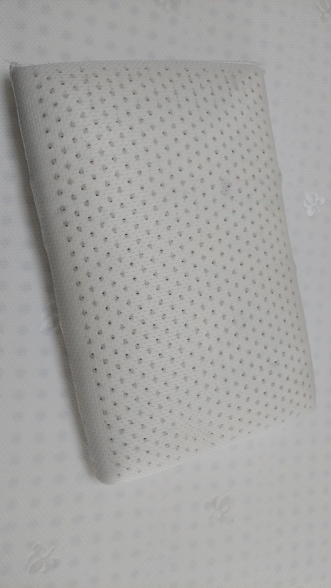 Упругая латексная подушка 60*40*10. Натуральный латекс.
