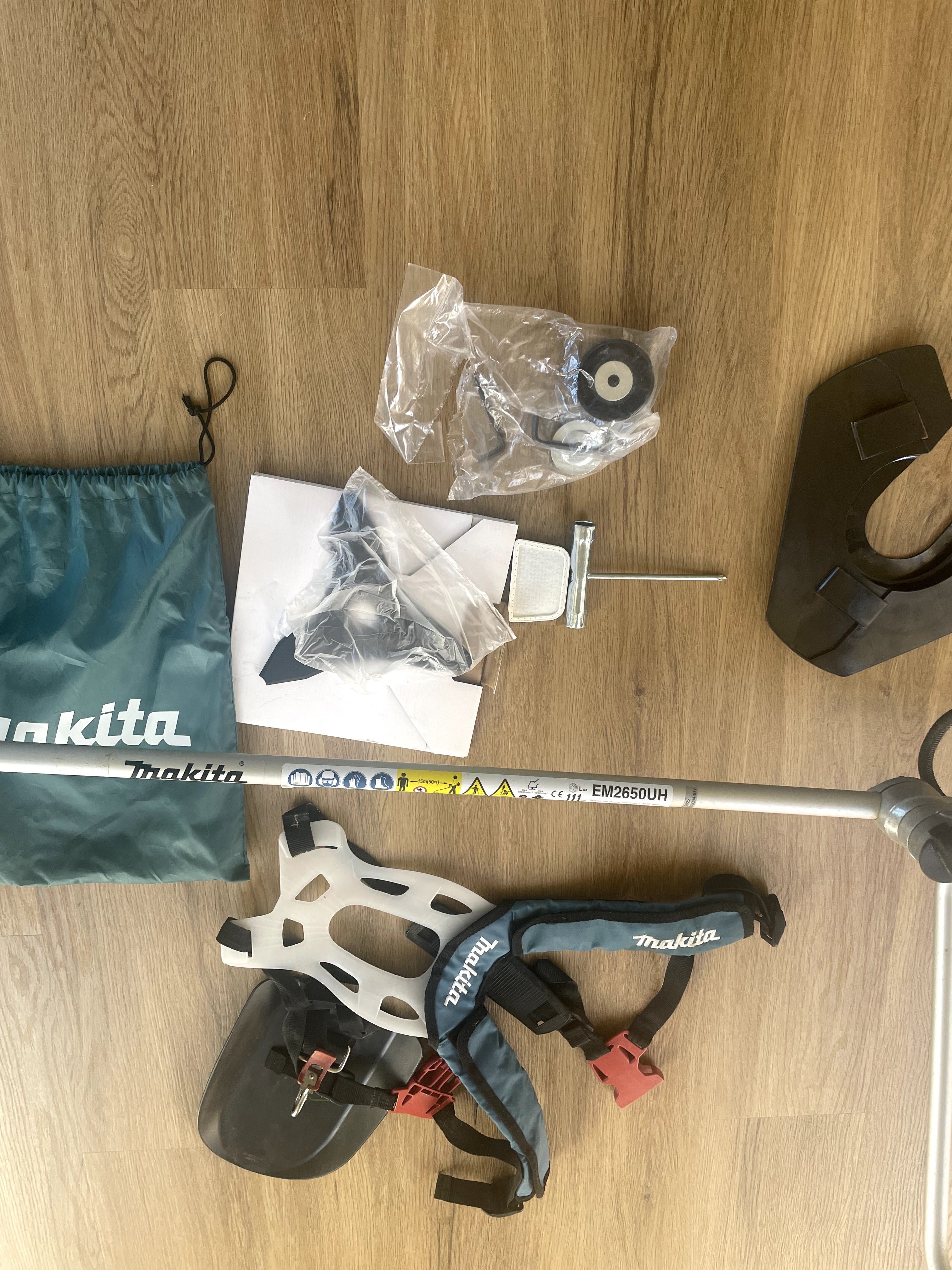 Kosa spalinowa 4-suwowa Makita EM2650UH