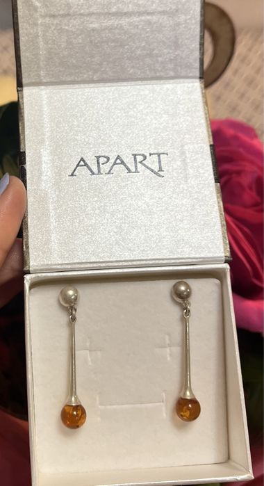 Srebrne kolczyki z bursztynowymi kulkami