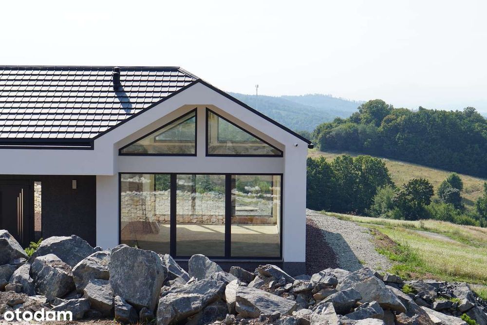 Nowoczesny dom w spokojnej okolicy z lasem