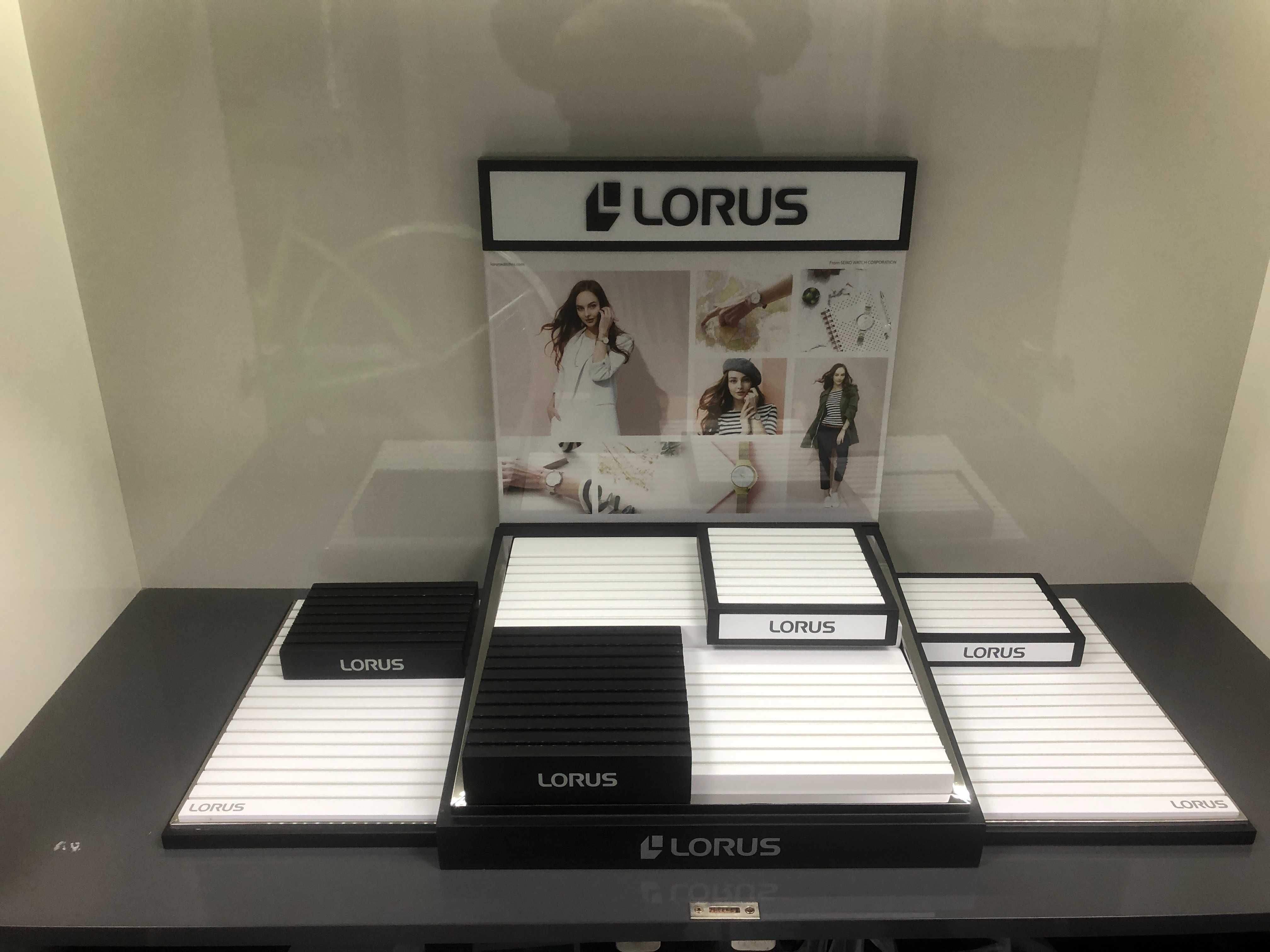 Ekspozytor na zegarki, display Lorus
