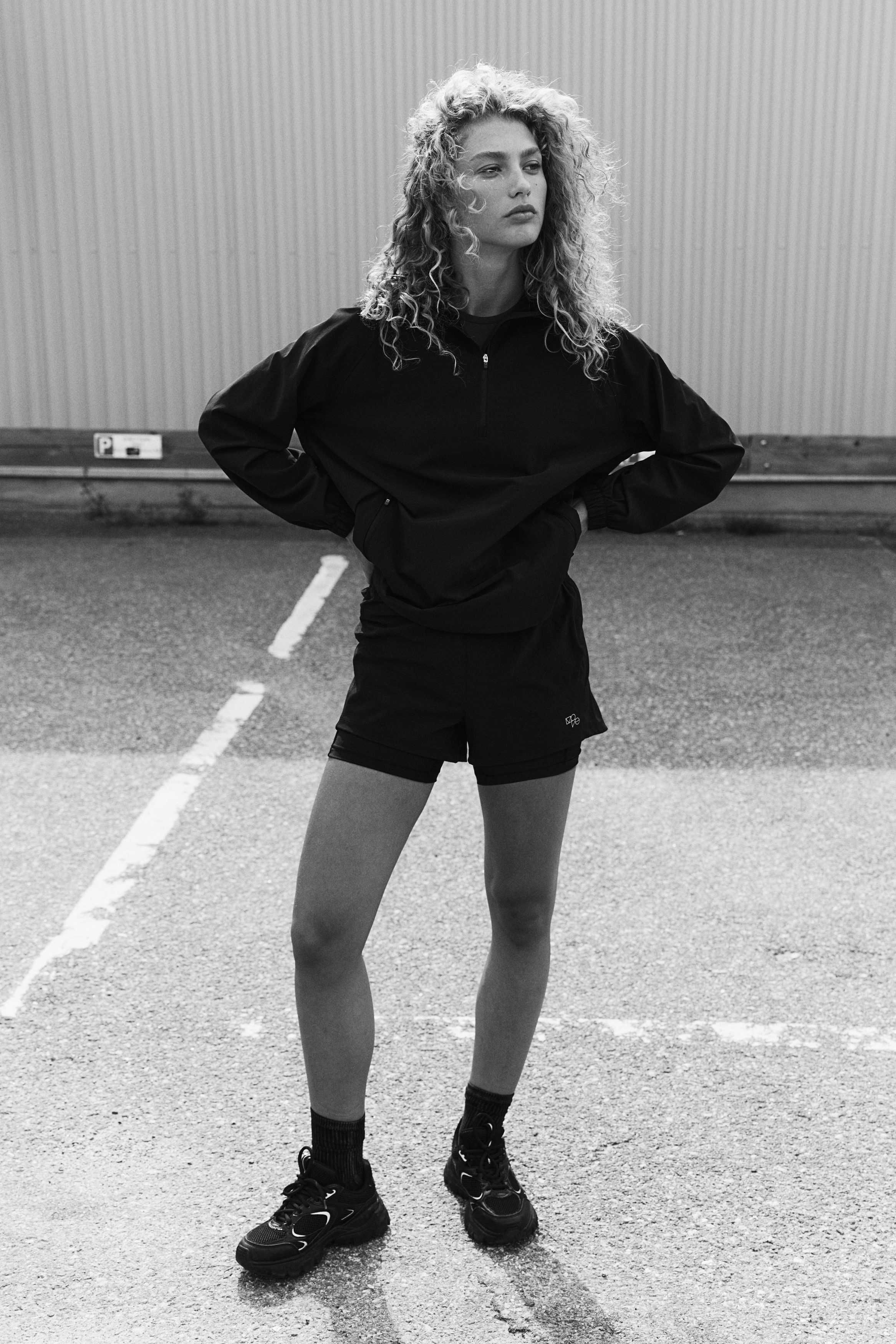 H&M SPORT Kurtka do biegania FUNKCJONALNA S czarny anorak PROMOCJA