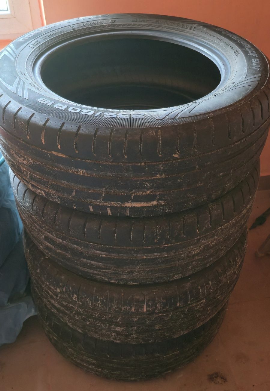 Opony letnie NOKIAN TYRES  235/60R18.  Jak nowe bieżnik gruby idealny.