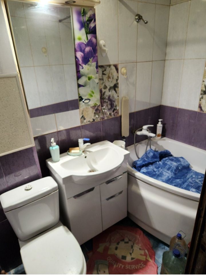 Продам 2-кімнатну квартиру з меблями.