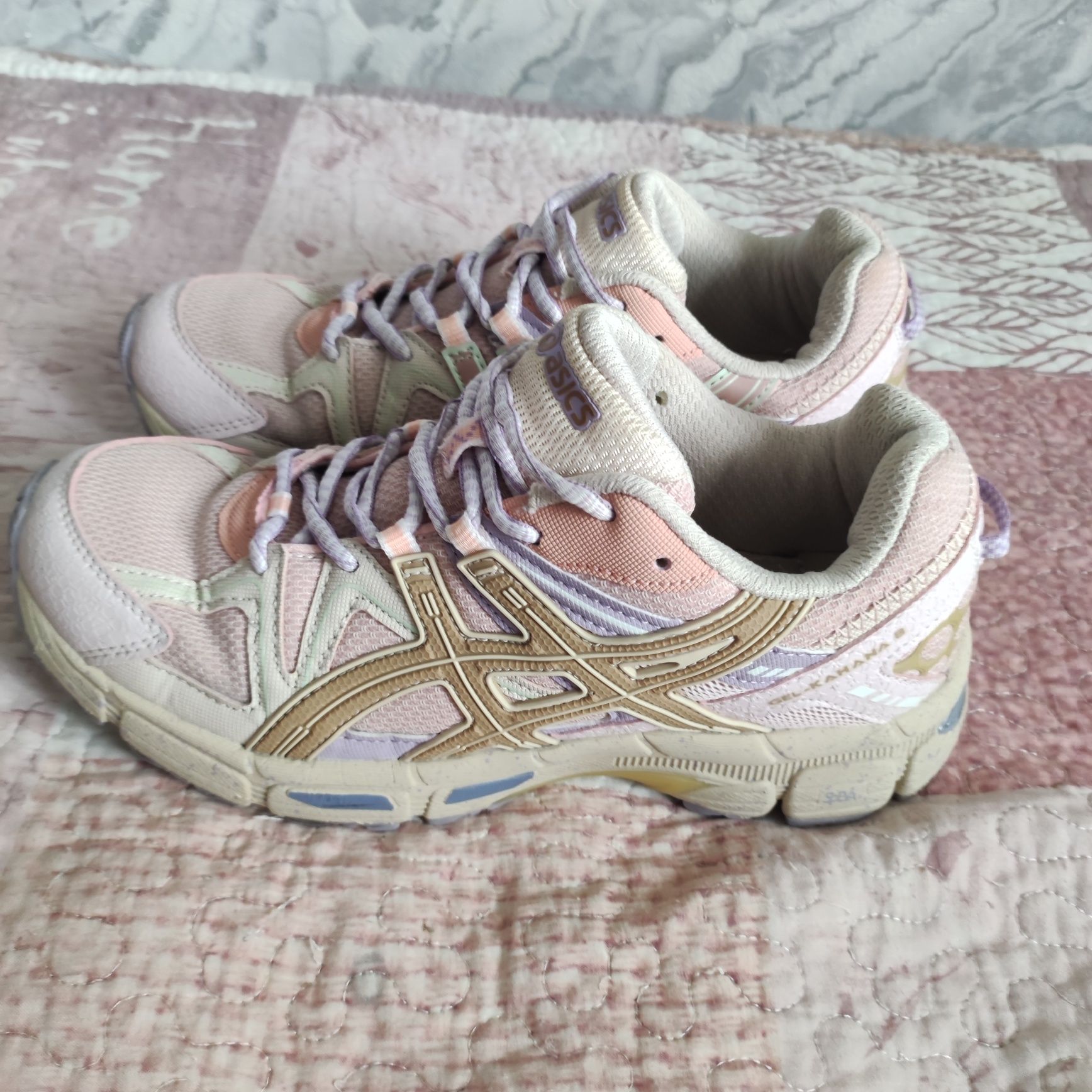 Кросівки жіночі Asics