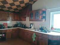 Cozinha com lava loiça e placa a gás
