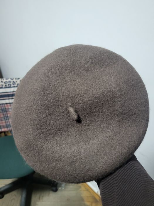 Берет шоколадного кольору