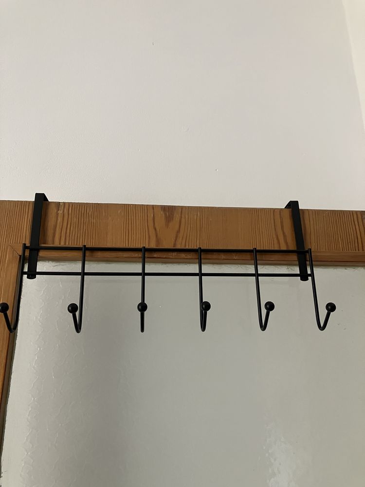 Wieszak metalowy czarny/aluminiowy na drzwi dl.46 cm
