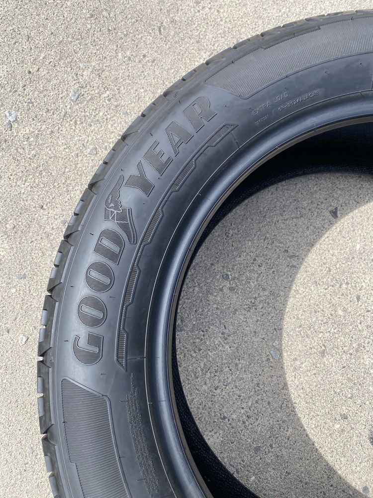 255/55/20 Goodyear