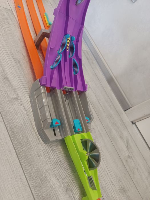 Трек Hot Wheels Блискавичні половинки Гострі леза
