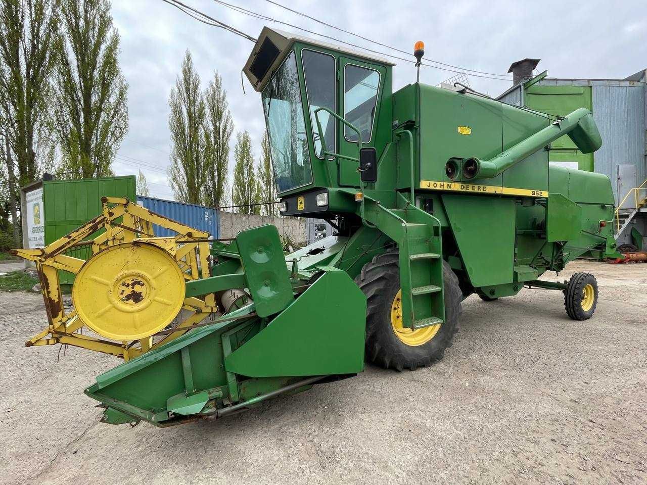 Комбайн зернозбиральний John Deere 952