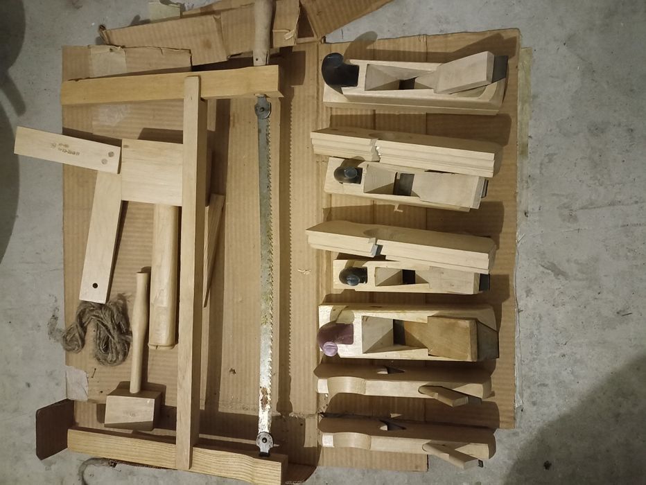 Новий ручний набір інструментів для столярних виробів .