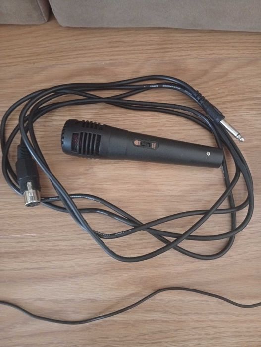 Coluna de som com microfone