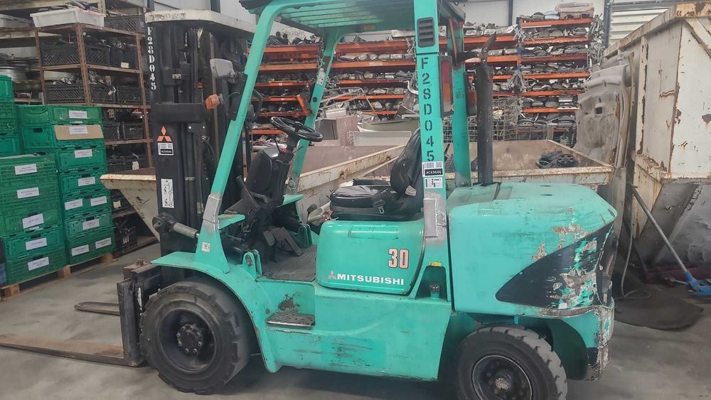 Empilhador Mitsubishi FD30 Ano 2003