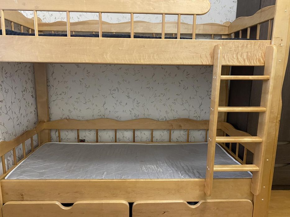 Ліжко двох ярусне