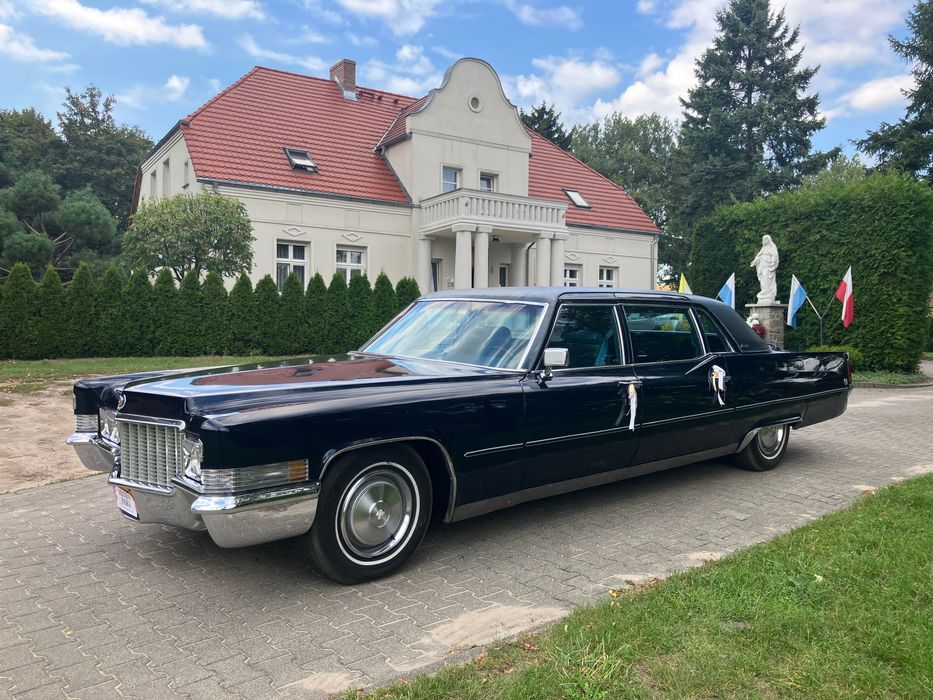 Cadillac Fleetwood 75 (1970) – 9 os., 7.7 V8, automat