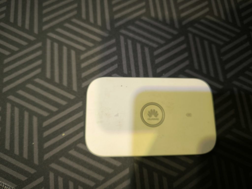 Мобильный роутер HUAWEI e5573