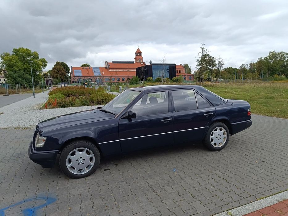 Mercedes-Benz Klasa E W124 E200