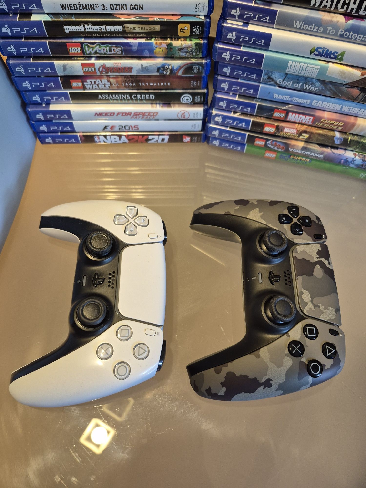 PlayStation 5 Ps5 z napędem. Stan idealny. 2 pady, gry