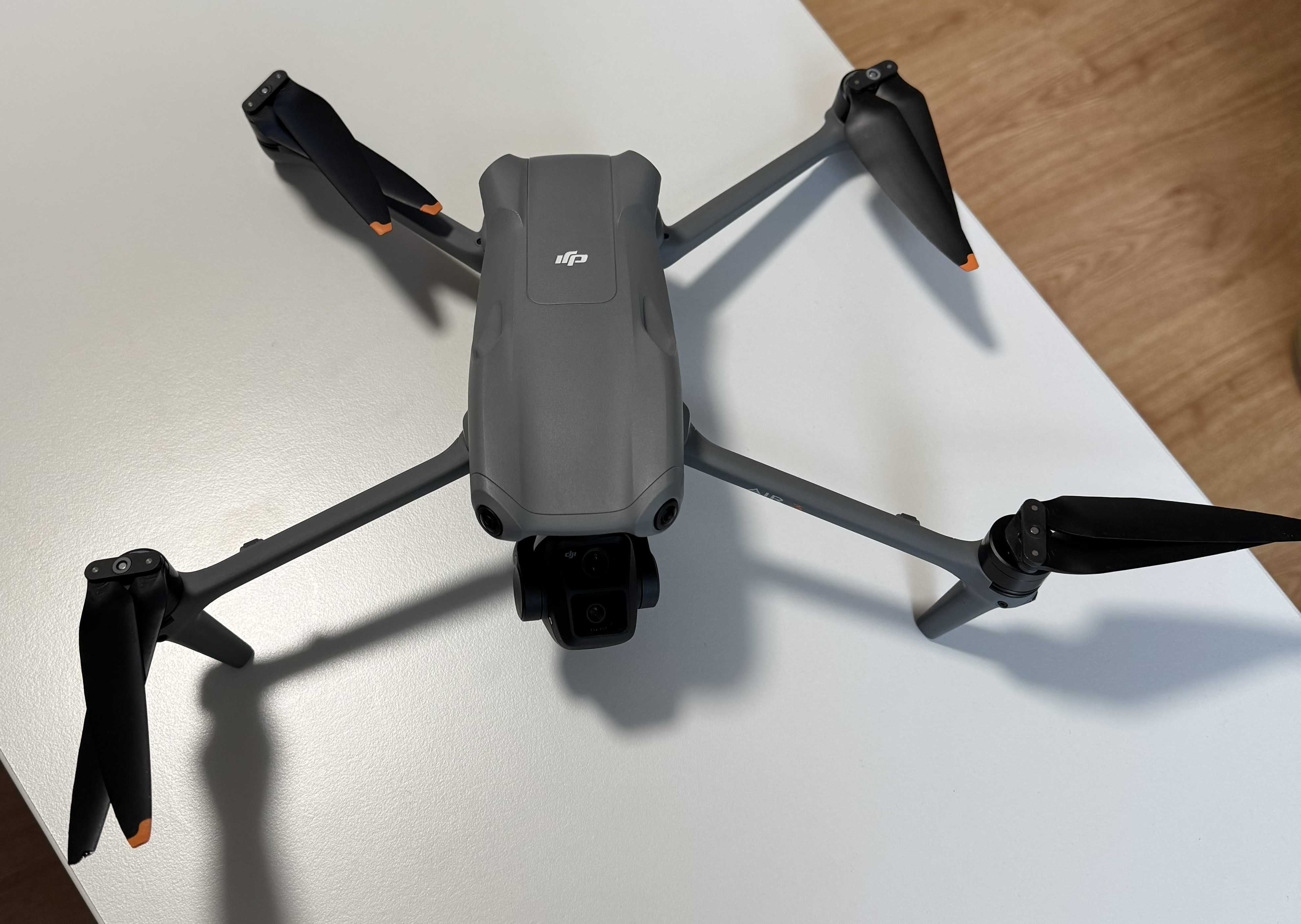 Квадрокоптер DJI Air 3 combo