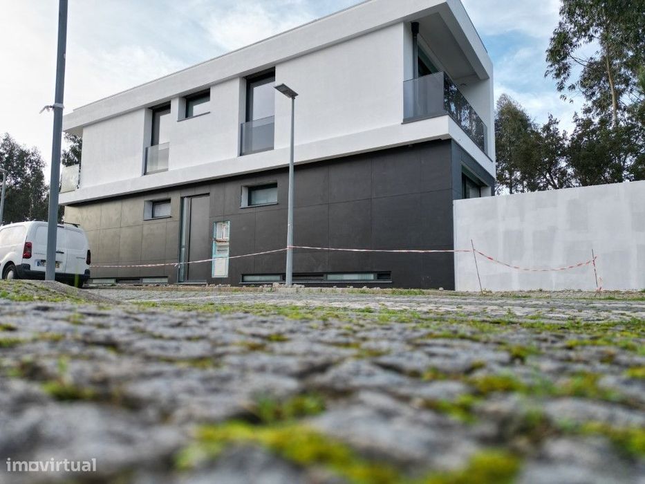 Moradia T4 moderna em zona residencial Anta Espinho