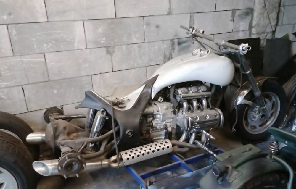 TRAJKA , TRIKE na bazie Honda gl1500 do dokończenia.