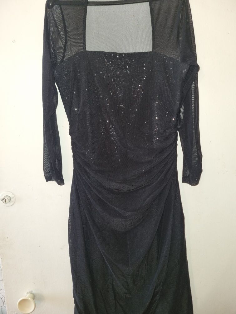 Платье на выход чёрное внутри  с под сеткой паетки
