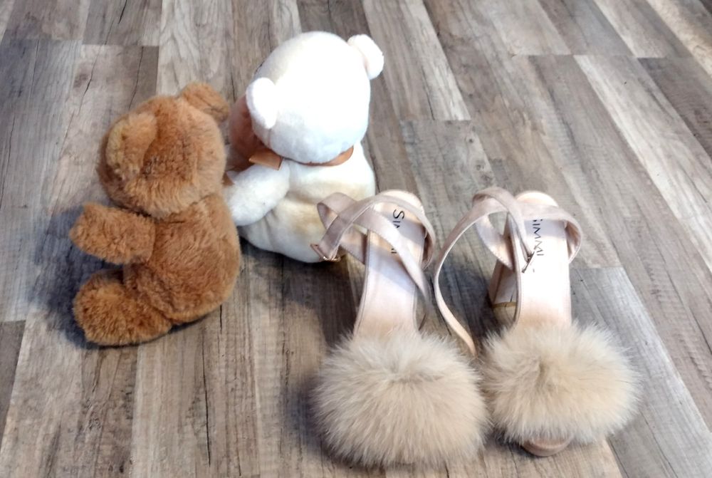 Классные бежевые  босоножки размер 37