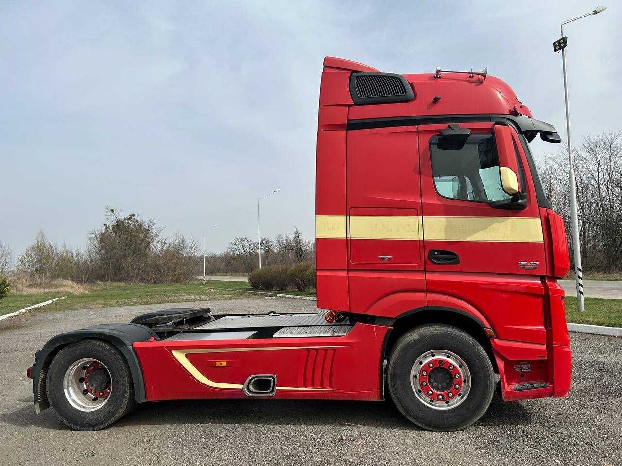 Тягач Mercedes-Benz Actros 1842