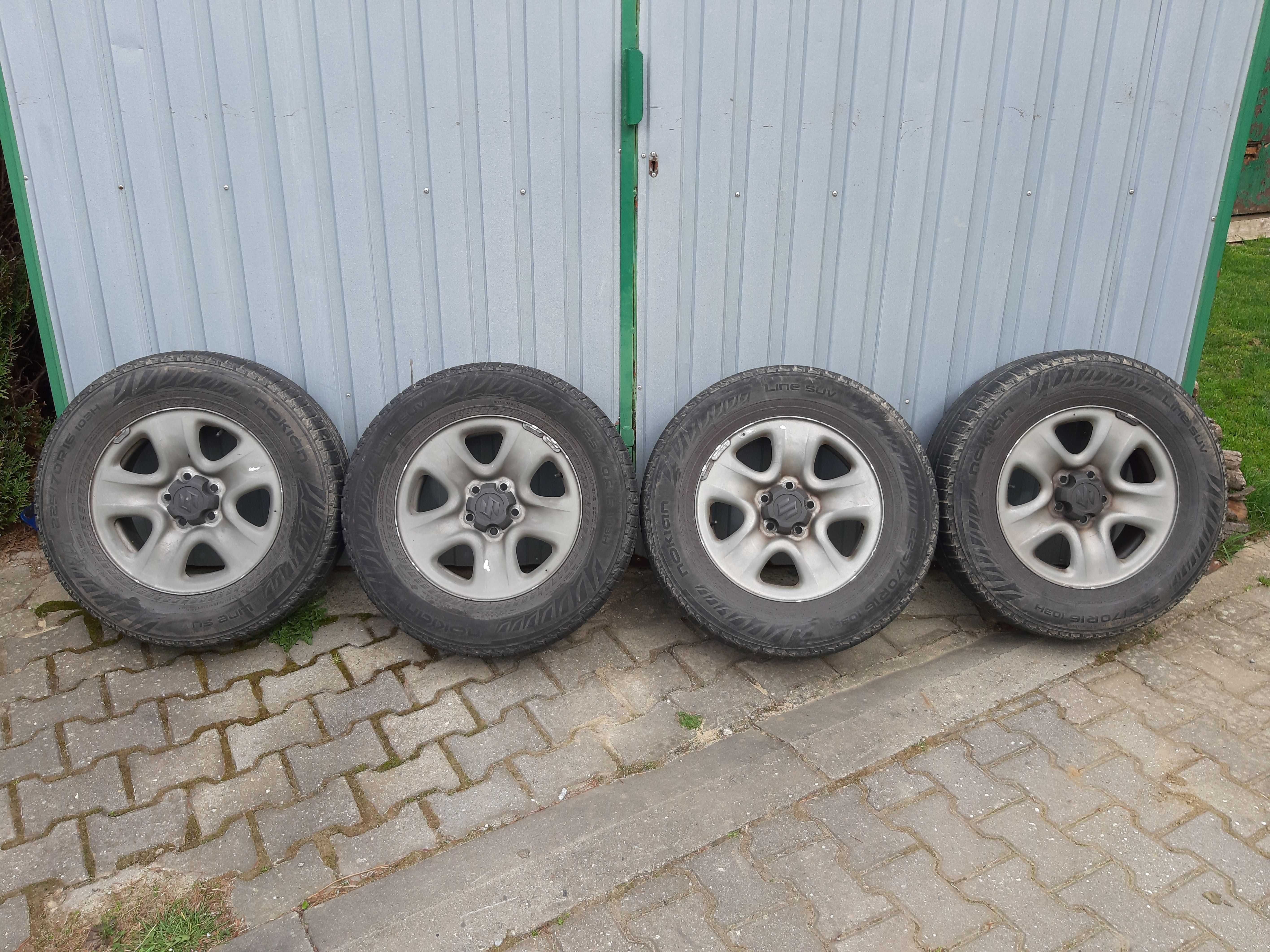 Koła 16" 5x114,3 z oponami letnimi Nokian do Suzuki Grand Vitara